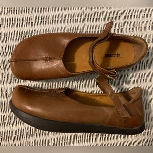 Earth shoe. Medium brown comfort shoe, Mary Jane size 9 Velcro strap closure